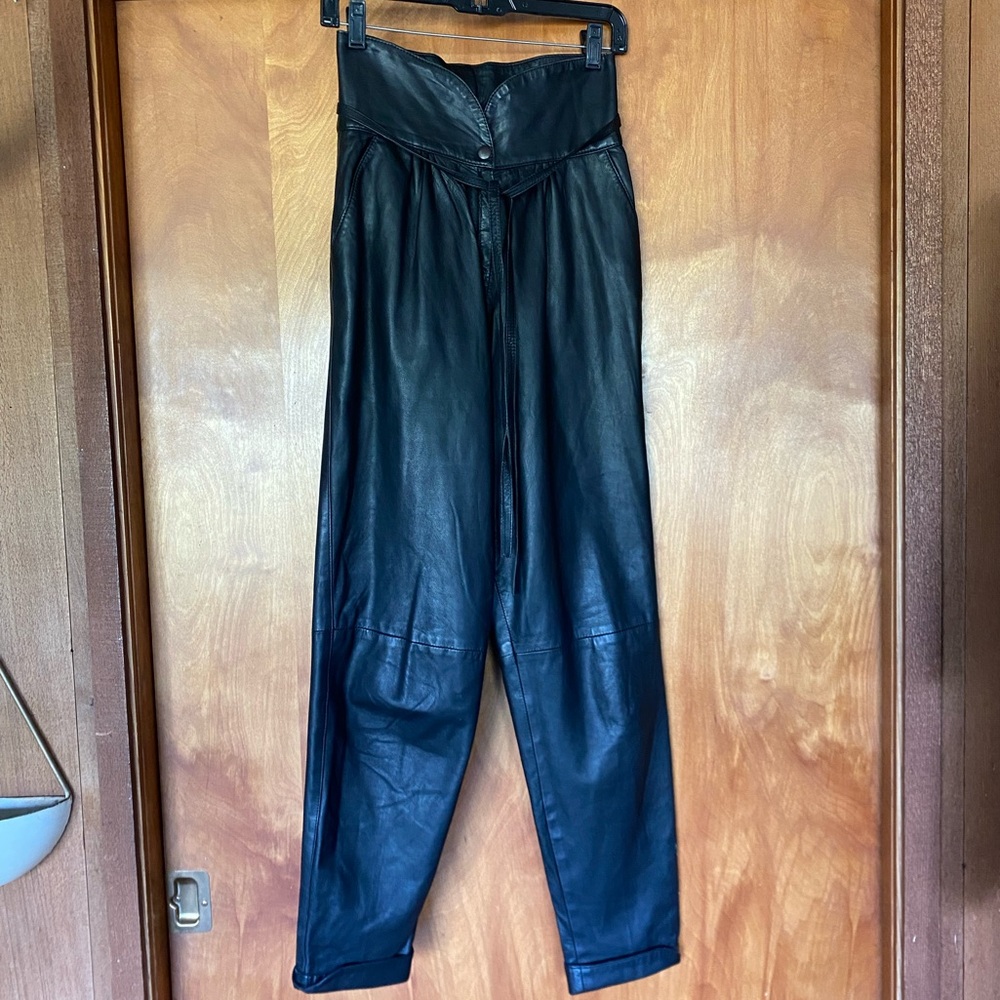 Vintage Lambskin Leather Pants Belt Pockets Curved Hem Womens XS Black - Picture 2 of 13